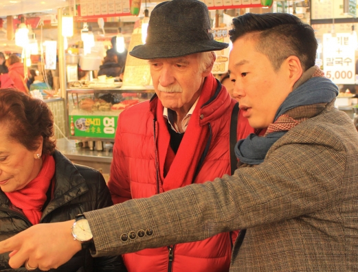 chef-anton-mosimann-with-hospitality-management-alumni-swiss-education-group-001