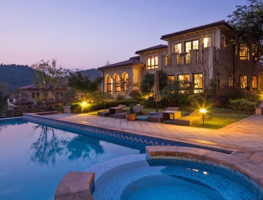 luxury-real-state-business-hotel-management-alumna